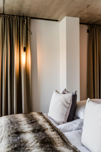 Bedroom 12