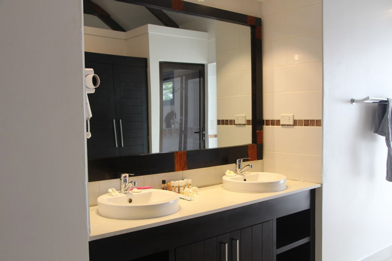 Bathroom 4, LANDERS BAY RESORT SPA ADULTS ONLY, Ba