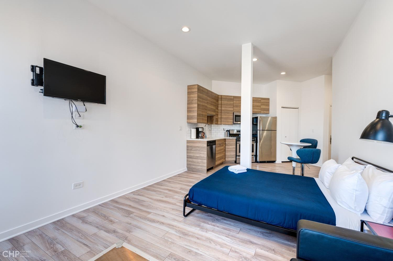 2, 747 Lofts by RedAwning - River West, Second Floor Chicago, Cook