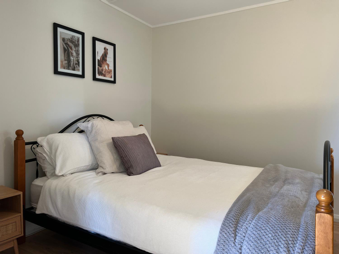 Bedroom 2, Dora Creek Cottage, Lake Macquarie - West