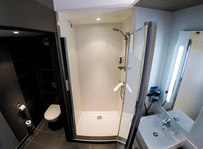 Bathroom 3, Brit Hotel Le Kerodet, Finistère