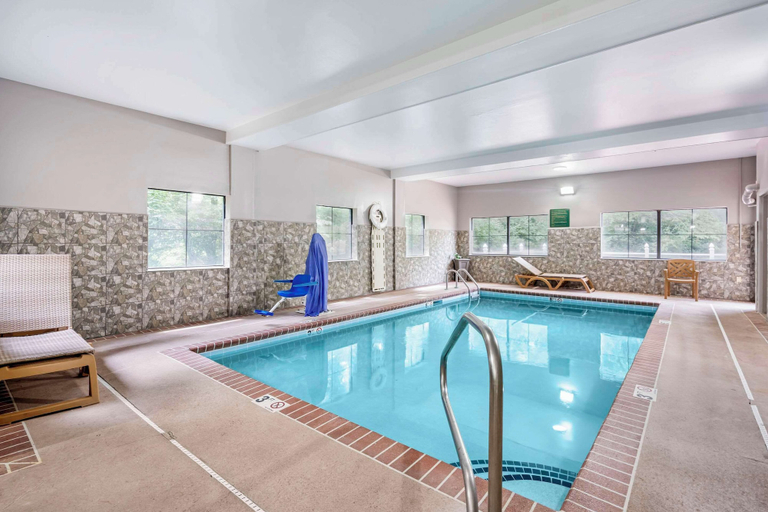 Sport & Beauty 5, Country Inn & Suites by Radisson, Pickerington, OH, Fairfield