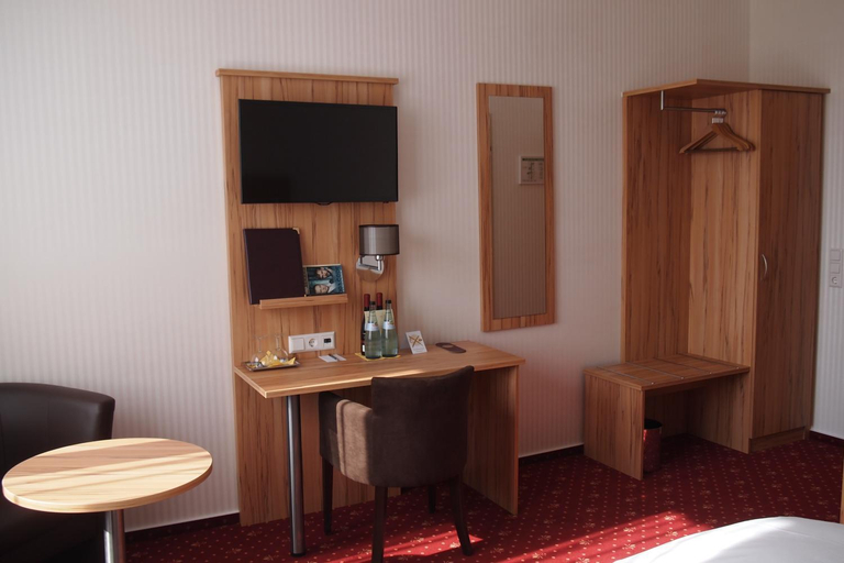 Bedroom 3, Hotel am Bad, Tübingen