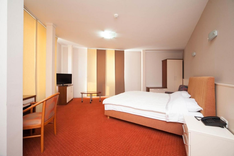 Bedroom 2, Hotel Lebed