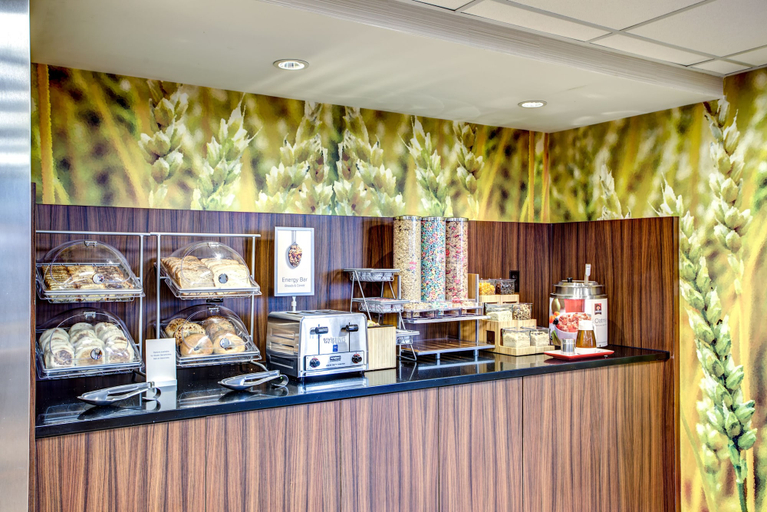 Food & Drinks 5, Fairfield Inn & Suites Springfield Holyoke, Hampden
