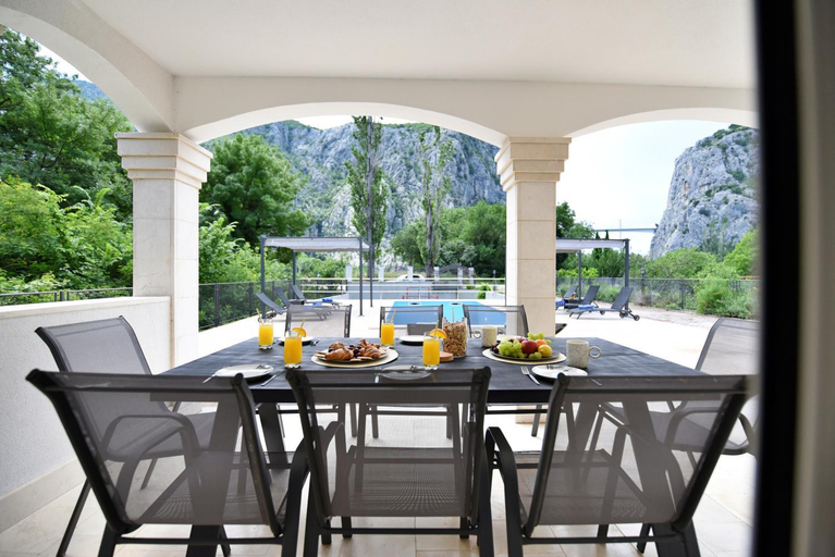 Others 2, Villa Sophia with private swimming pool near the beach!, Omiš