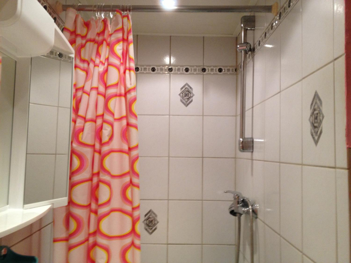 Bathroom 2, Belle Vue Apartrooms, Fürth