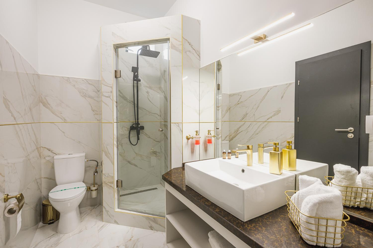Bathroom 2, Hotel Andra, Tecuci