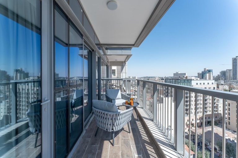 Balcony/terrace 2, Holysuite Savyon View Tower