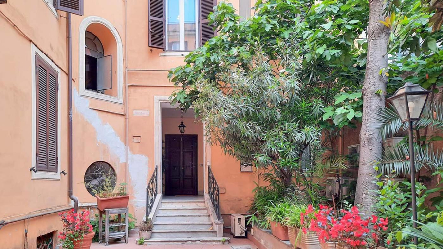 Others 3, Le suite di Borgo, Rome