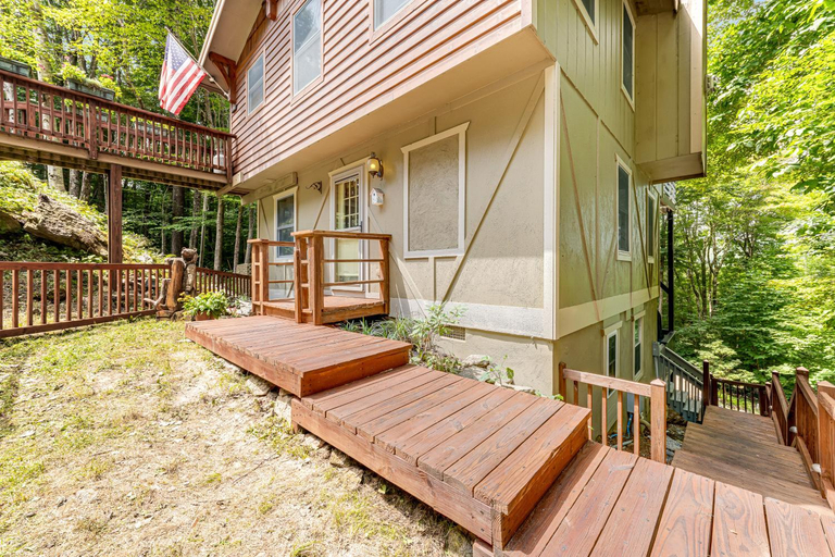 1, Bee & Bae Hideaway, Watauga