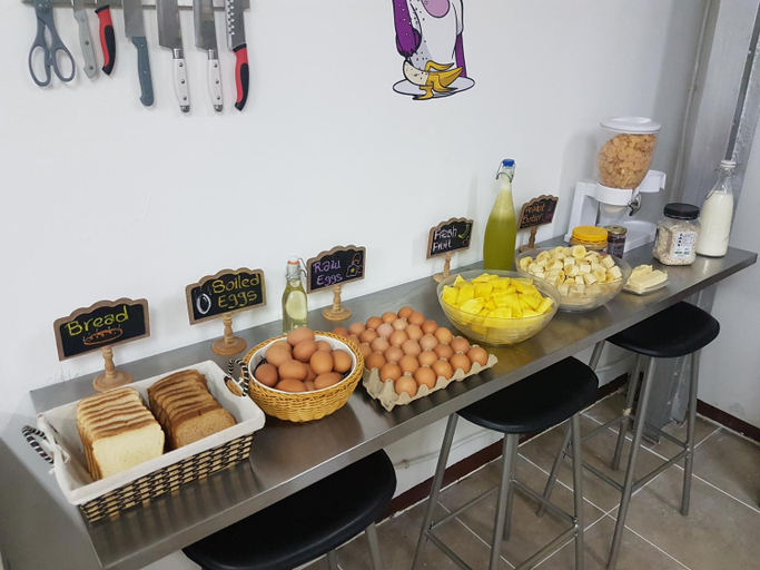 Food & Drinks