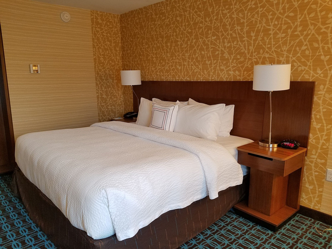 Bedroom 3, Fairfield Inn & Suites Springfield Holyoke, Hampden