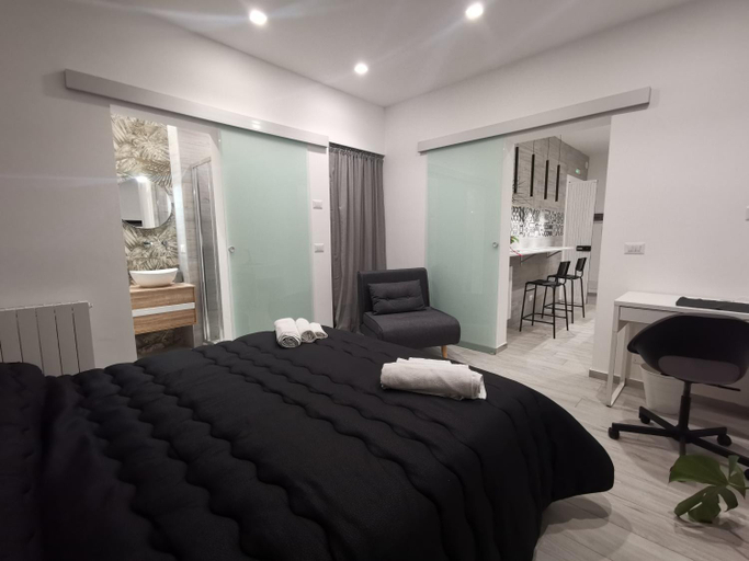 Others 5, Trinity Apartment, Catania