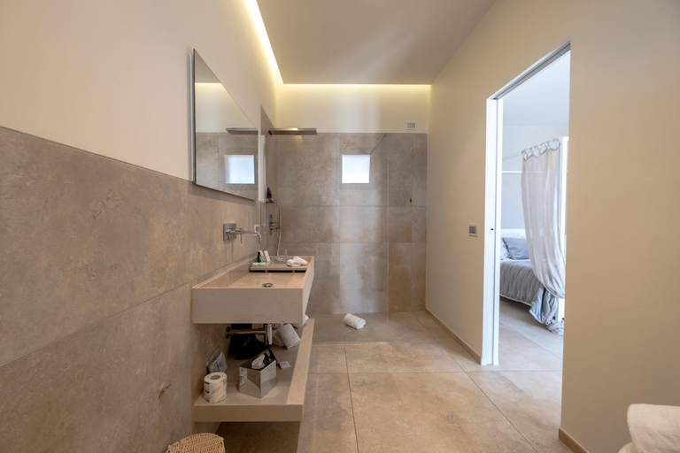 Bathroom 3, Gianfranco Fino Viticoltore, Taranto