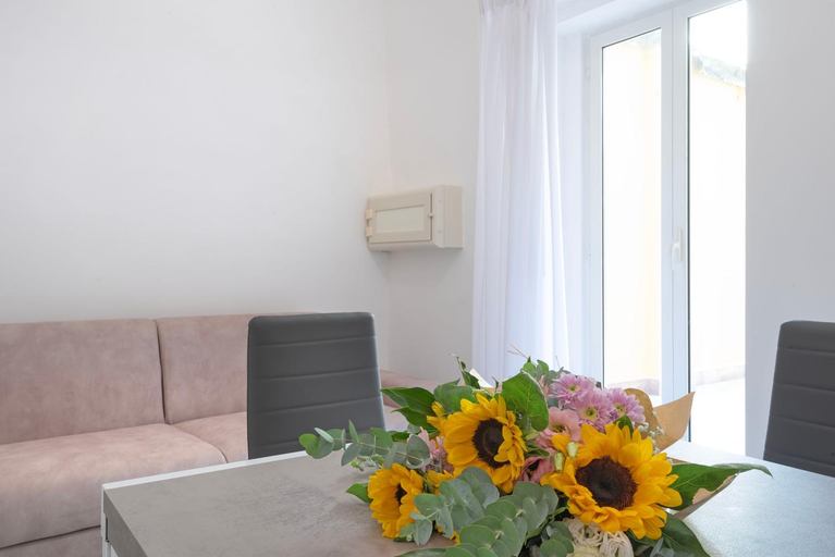 Others 4, Irooms Foria 215, Napoli
