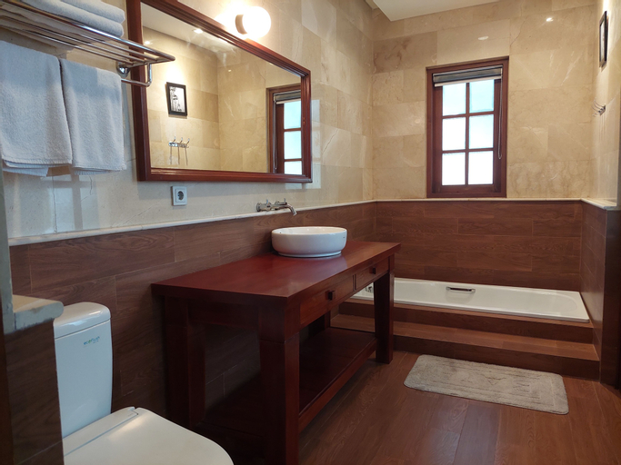 Bathroom 8