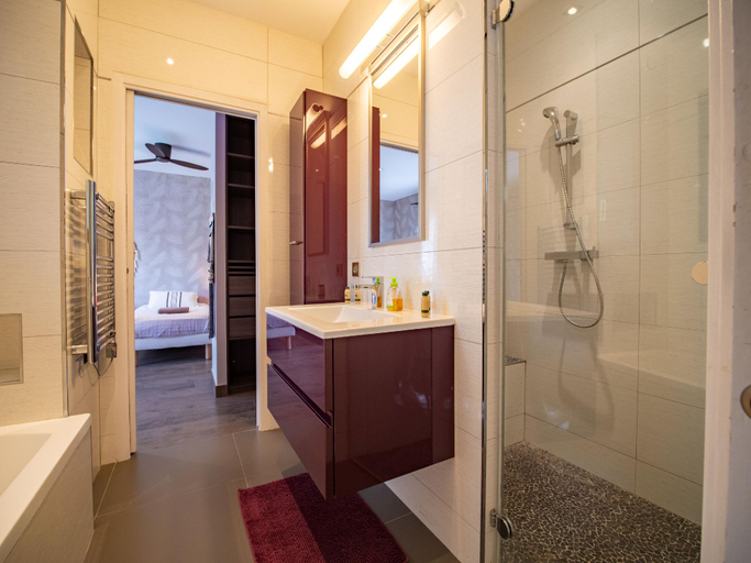 Bathroom 3, Luxueuse Villa 2 Piscines Spa Nord Montpellier, Hérault