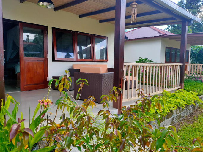 Exterior 9