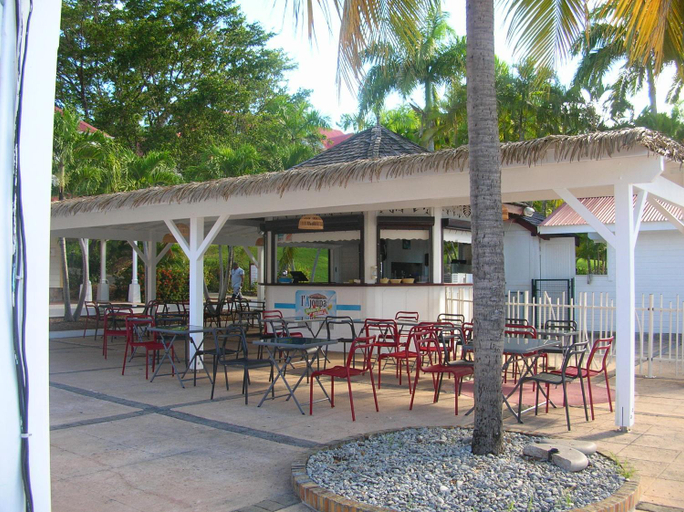 Food & Drinks, TI MAD vue mer et piscine, Sainte-Anne