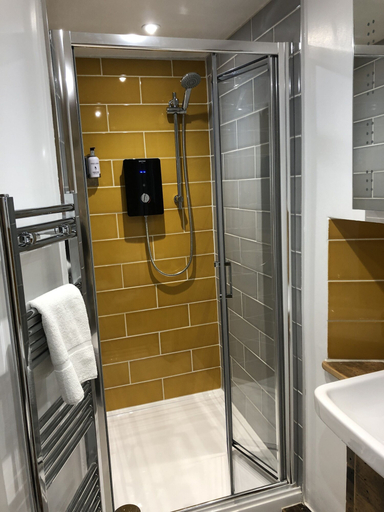 Bathroom 3, The White Hart, Milton Keynes