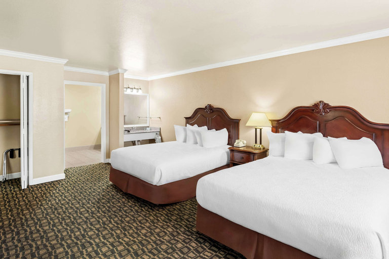 Bedroom 4, Best Western Miner's Inn, Siskiyou