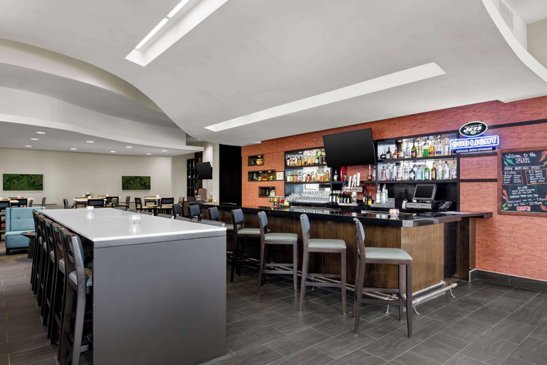 Food & Drinks 5, Embassy Suites Newark Airport, Union