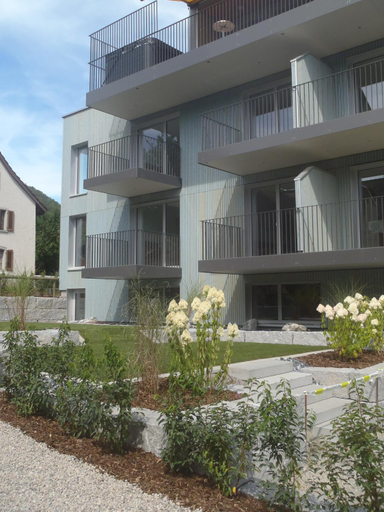 Exterior & Views