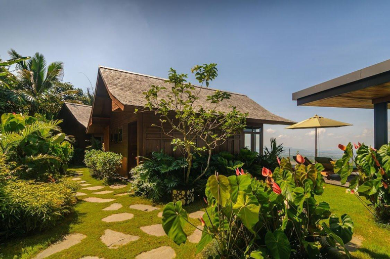 Exterior & Views 6