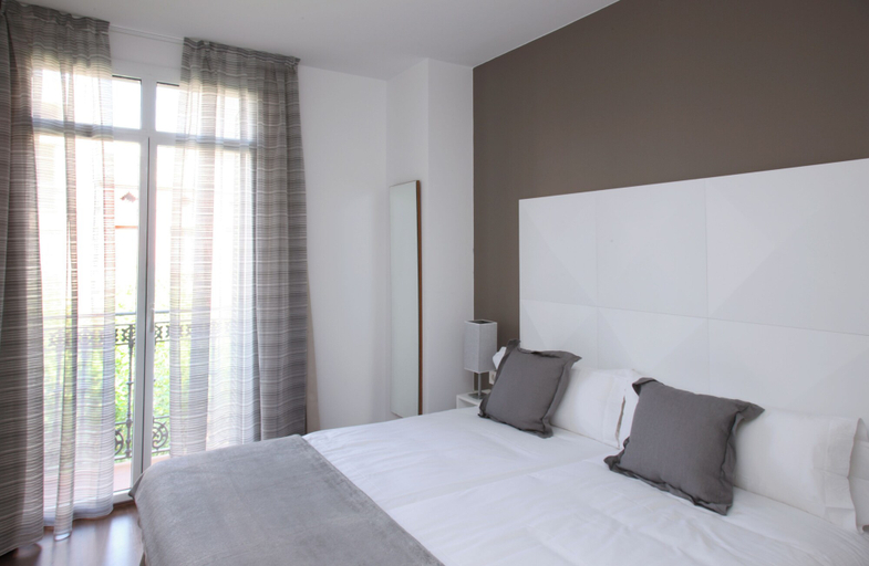 Bedroom 2, MH Apartments Suites, Barcelona
