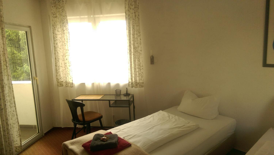 Bedroom 3, Hotel Saarland Lebach, Saarlouis