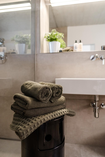 Bathroom 10