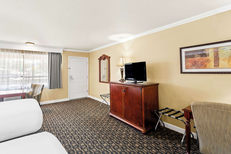 Bedroom 4, Best Western Miner's Inn, Siskiyou