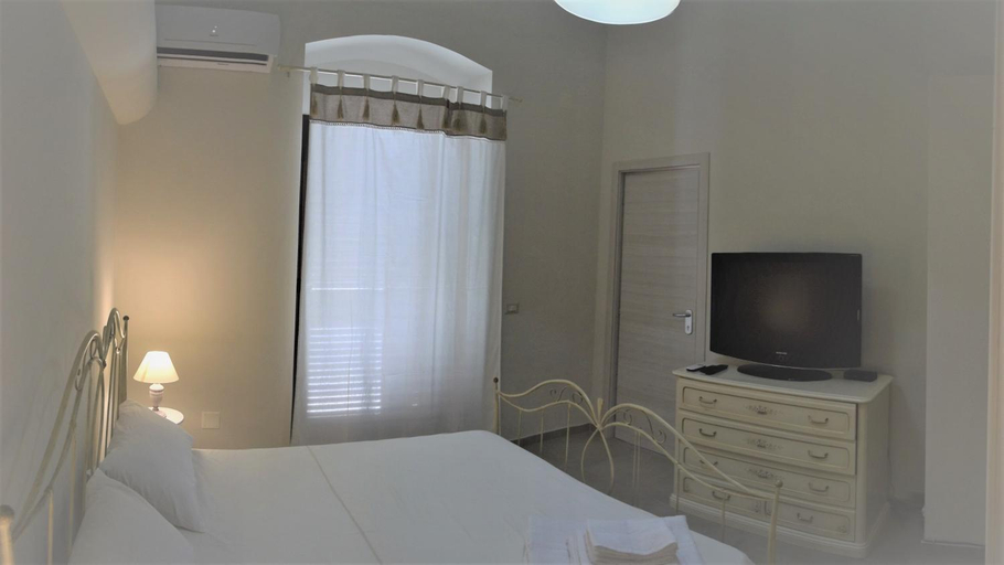 Others 3, le antiche mura-rooms-private toilet, Messina