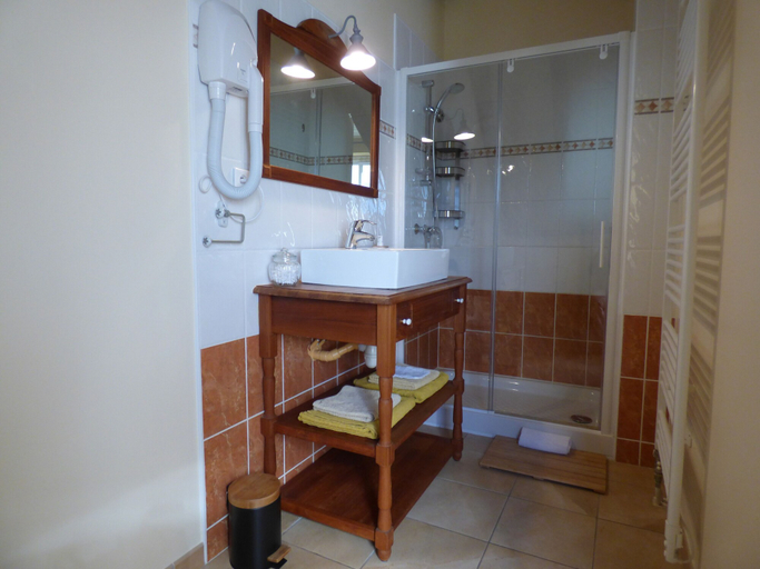 Bathroom 5, BRITAVIT Chambres et Table d'Hôtes, Dordogne