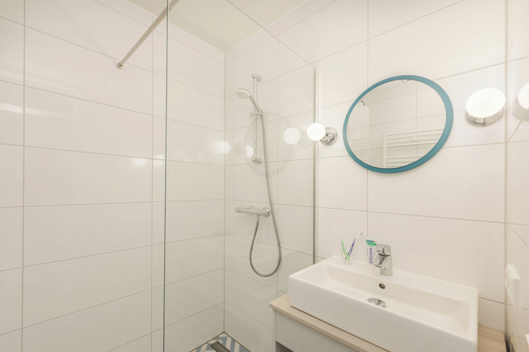 Bathroom 4, Center Parcs Zandvoort Beach, Zandvoort