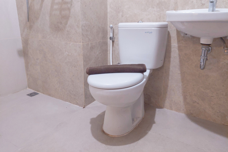 Bathroom 2, Good Place And Comfy Studio At Transpark Bintaro Apartment, Tangerang Selatan