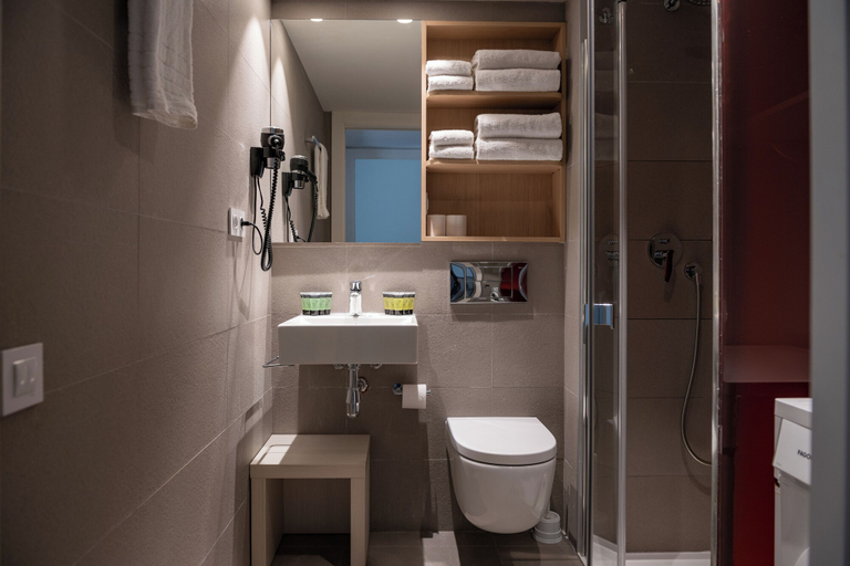 Bathroom 4, MH Apartments Urban, Barcelona