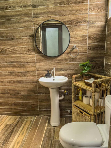 Bathroom 2, Cozy minimal suite, Accra