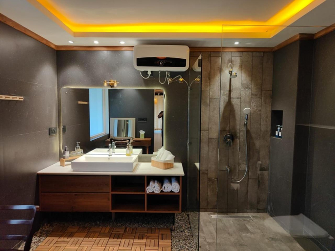 Bathroom 3, The Wild Sakura, Nainital
