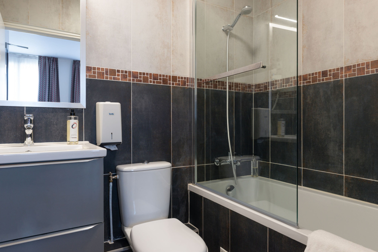 Bathroom 4, The Originals City, Hôtel Notre Dame, Rouen, Seine-Maritime