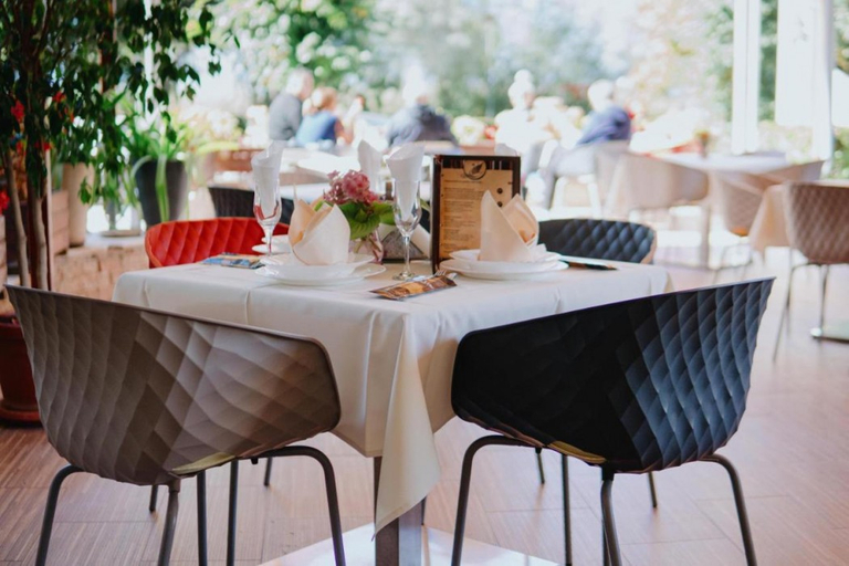 Food & Drinks 4, Hotel Lebed