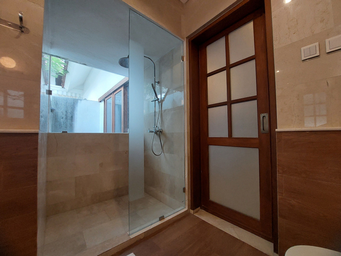 Bathroom 7