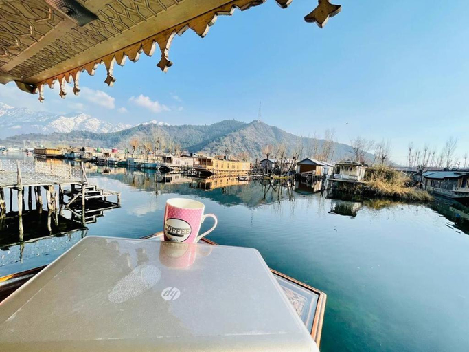 Sport & Beauty, Houseboat Bendmeer Heritage, Srinagar