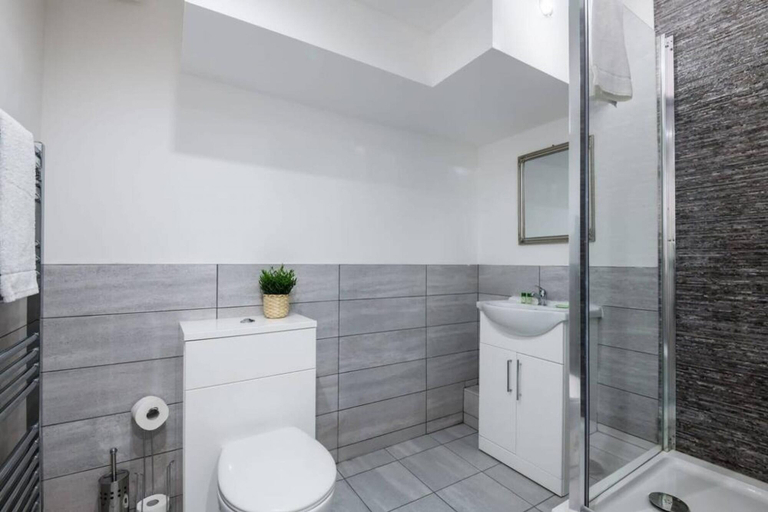 Bathroom 3, Host Apartments Fleet Nightlife I, Sefton