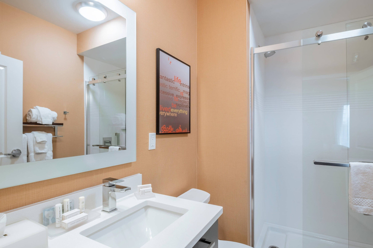 Bathroom 5, TownePlace Suites Toledo Oregon, Lucas