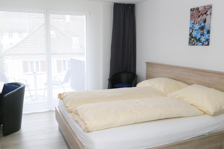 Bedroom 2, Hotel Traube Garni, Aarau