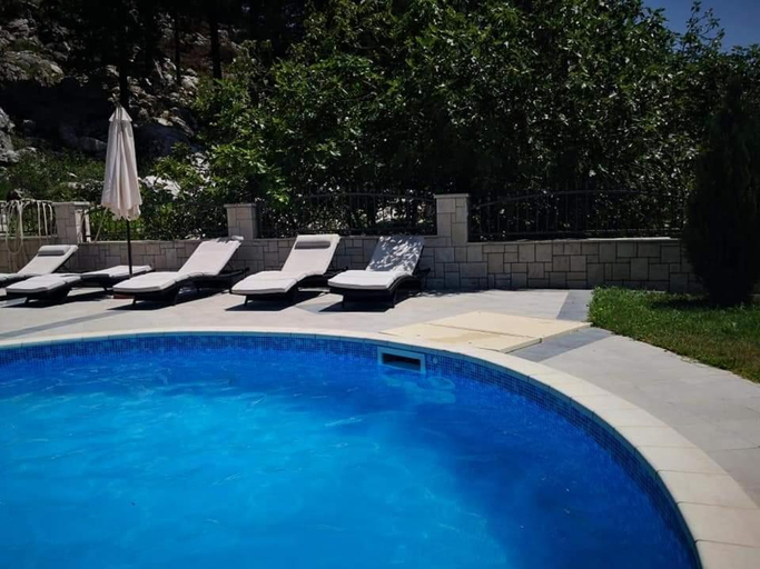 Sport & Beauty 2, Villa Fabry, Ploče