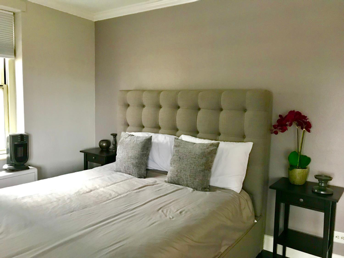 Bedroom 2, Wine Down Downtown ATL 14J, Fulton