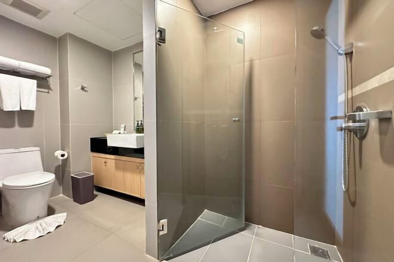 Bathroom 7